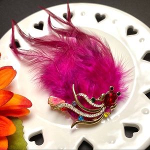 🌵 Gold Fish Diamond Fuchsia Feather Brooch